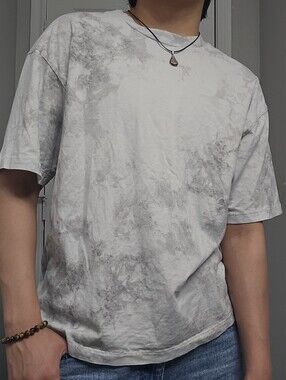No Boundaries Men's Marble-Effect Light Gray Crew Neck Tee